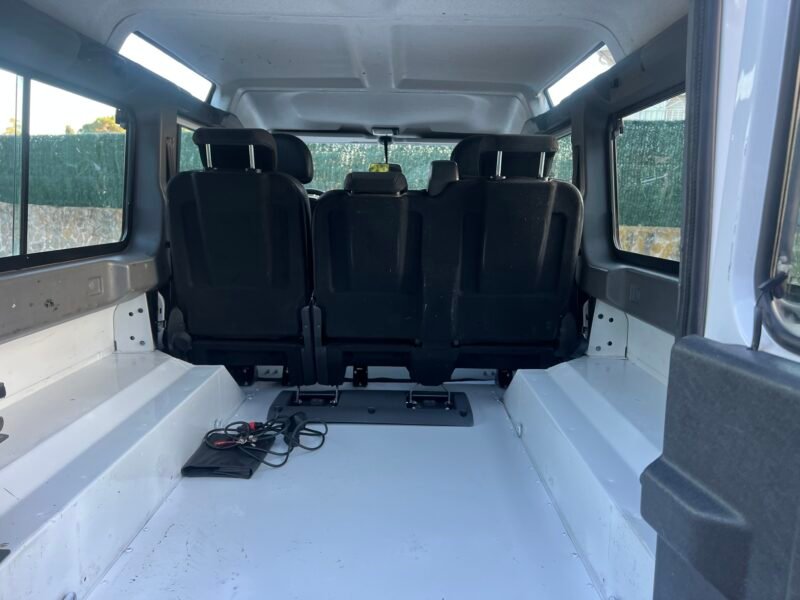 LAND-ROVER Defender 110 SW Td5 122 cv 110 SW TD5 122 cv