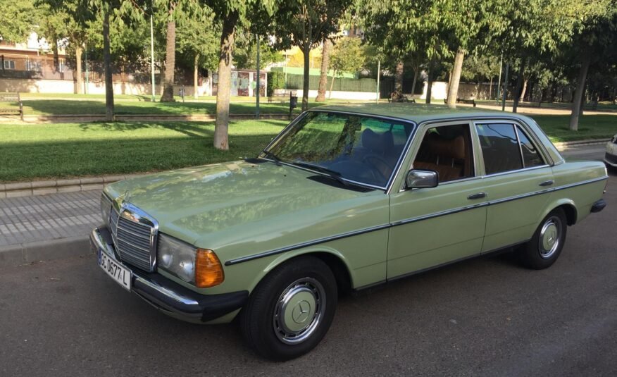 MERCEDES-BENZ 300 d Berlina