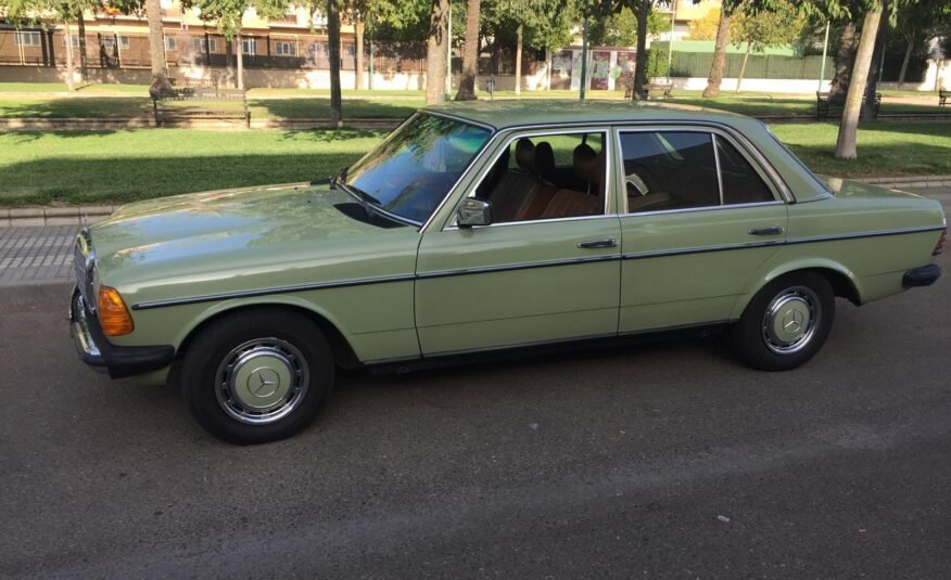 MERCEDES-BENZ 300 d Berlina