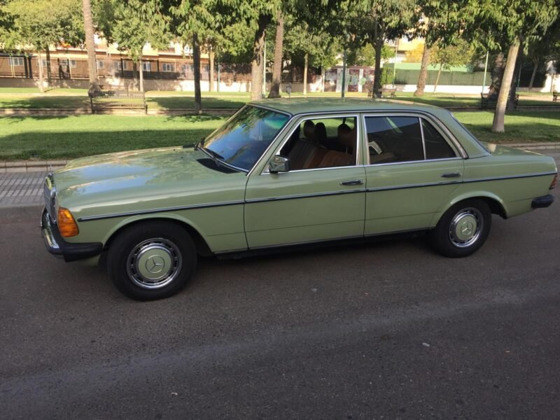 MERCEDES-BENZ 300 d Berlina