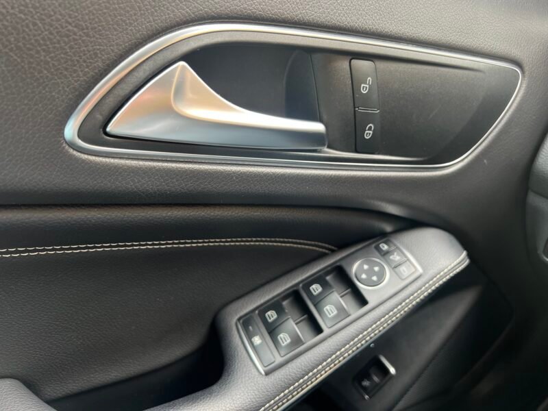 MERCEDES-BENZ GLA 180 URBAN Sport SPORT