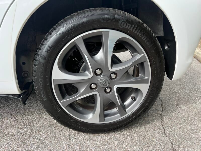 TOYOTA YARIS 1.3 VVTI 100 cv SPORT