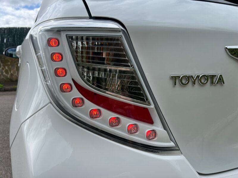 TOYOTA YARIS 1.3 VVTI 100 cv SPORT