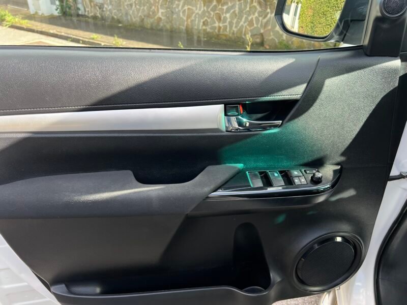 TOYOTA HILUX 2.4 d4d 150Cv VX Automático