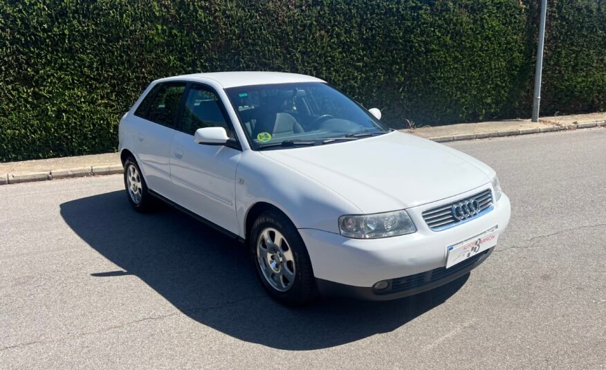 AUDI A3 1.6 i 100 CV AMBIENTE Ambiente