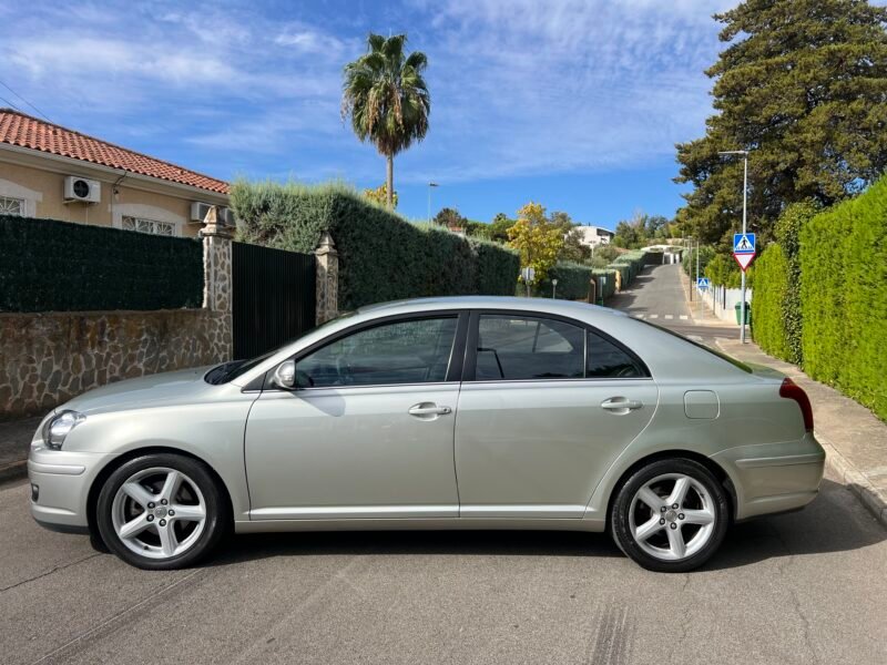TOYOTA AVENSIS 2.2 d4d 150 cv EXECUTIVE