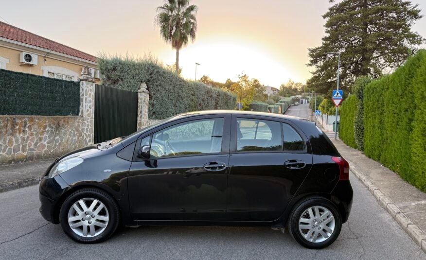 TOYOTA Yaris 1.3 i LUNA 87 cv