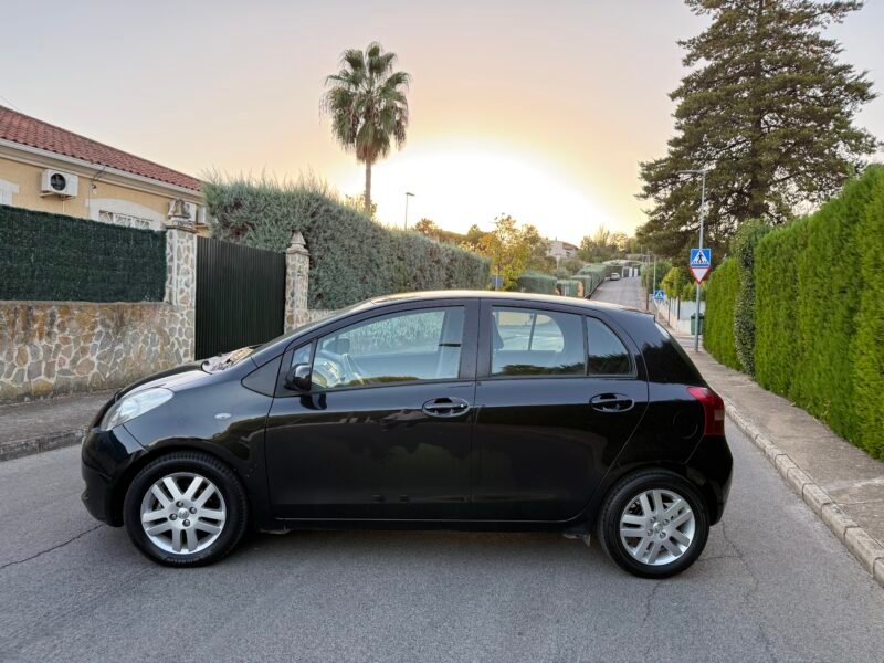 TOYOTA Yaris 1.3 i LUNA 87 cv