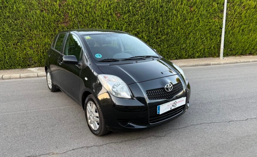 TOYOTA Yaris 1.3 i LUNA 87 cv