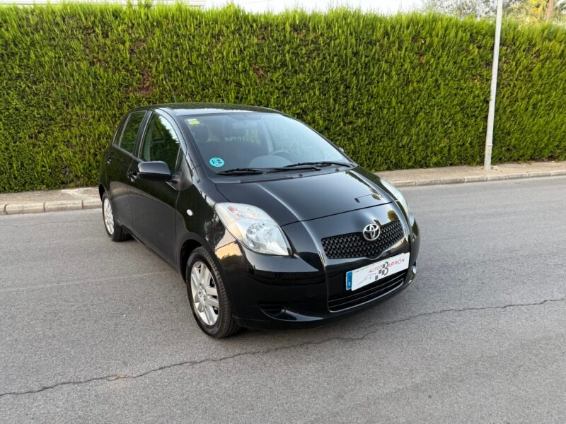 TOYOTA Yaris 1.3 i LUNA 87 cv