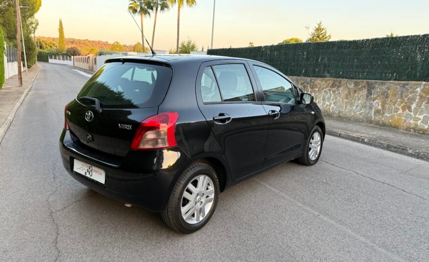 TOYOTA Yaris 1.3 i LUNA 87 cv