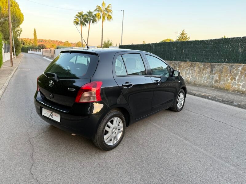 TOYOTA Yaris 1.3 i LUNA 87 cv