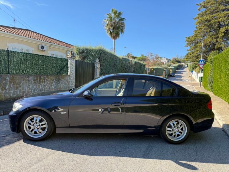 BMW 320i