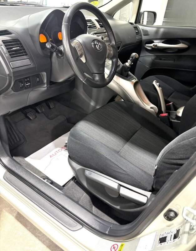 TOYOTA Auris 2.0D4d 126 CV SOL