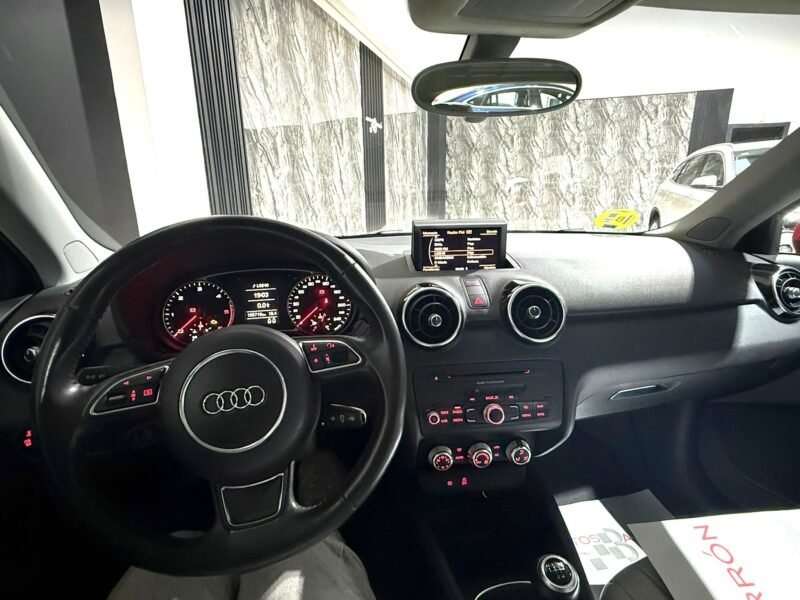 AUDI A1 1.6 TDI 105 cv S-LINE