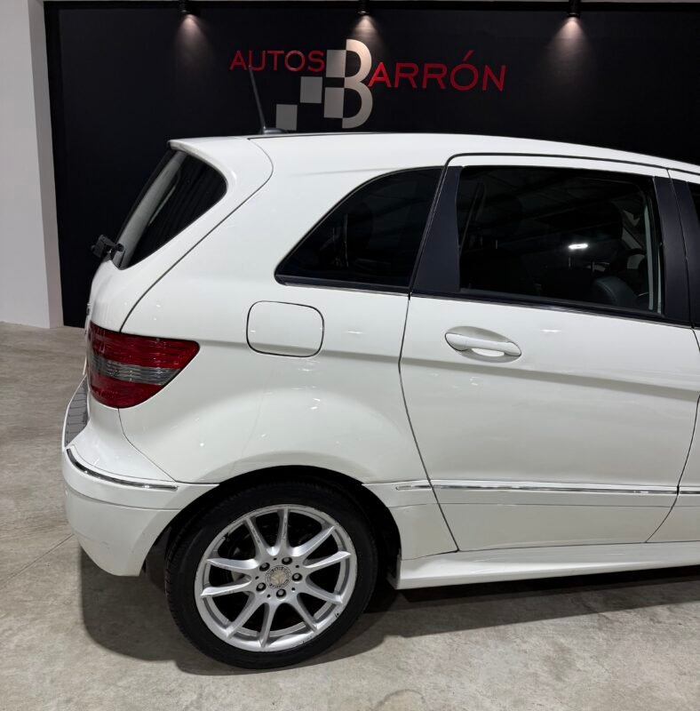 MERCEDES-BENZ B 180 d SPORT