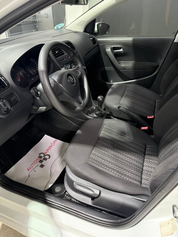 VOLKSWAGEN POLO TRENDLINE