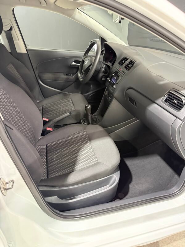 VOLKSWAGEN POLO TRENDLINE