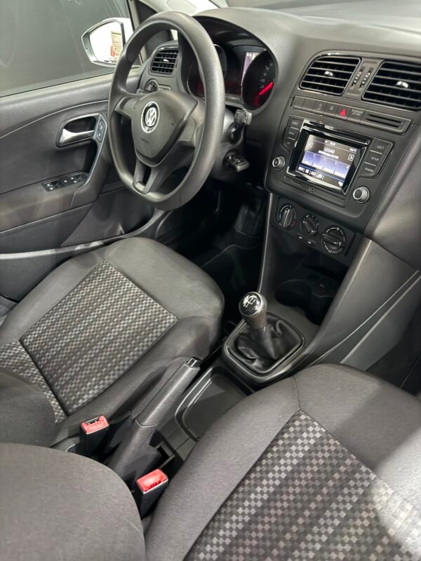 VOLKSWAGEN POLO TRENDLINE