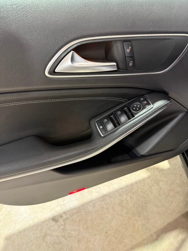 MERCEDES-BENZ GLA 220 Cdi 170 URBAN