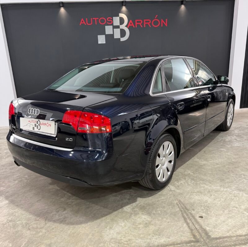 AUDI A4 2.0 i