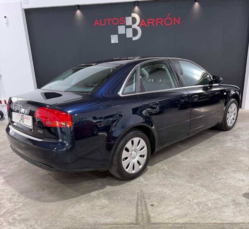 AUDI A4 2.0 i