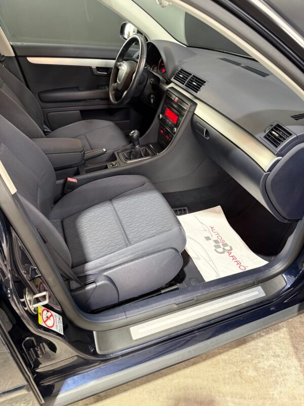 AUDI A4 2.0 i